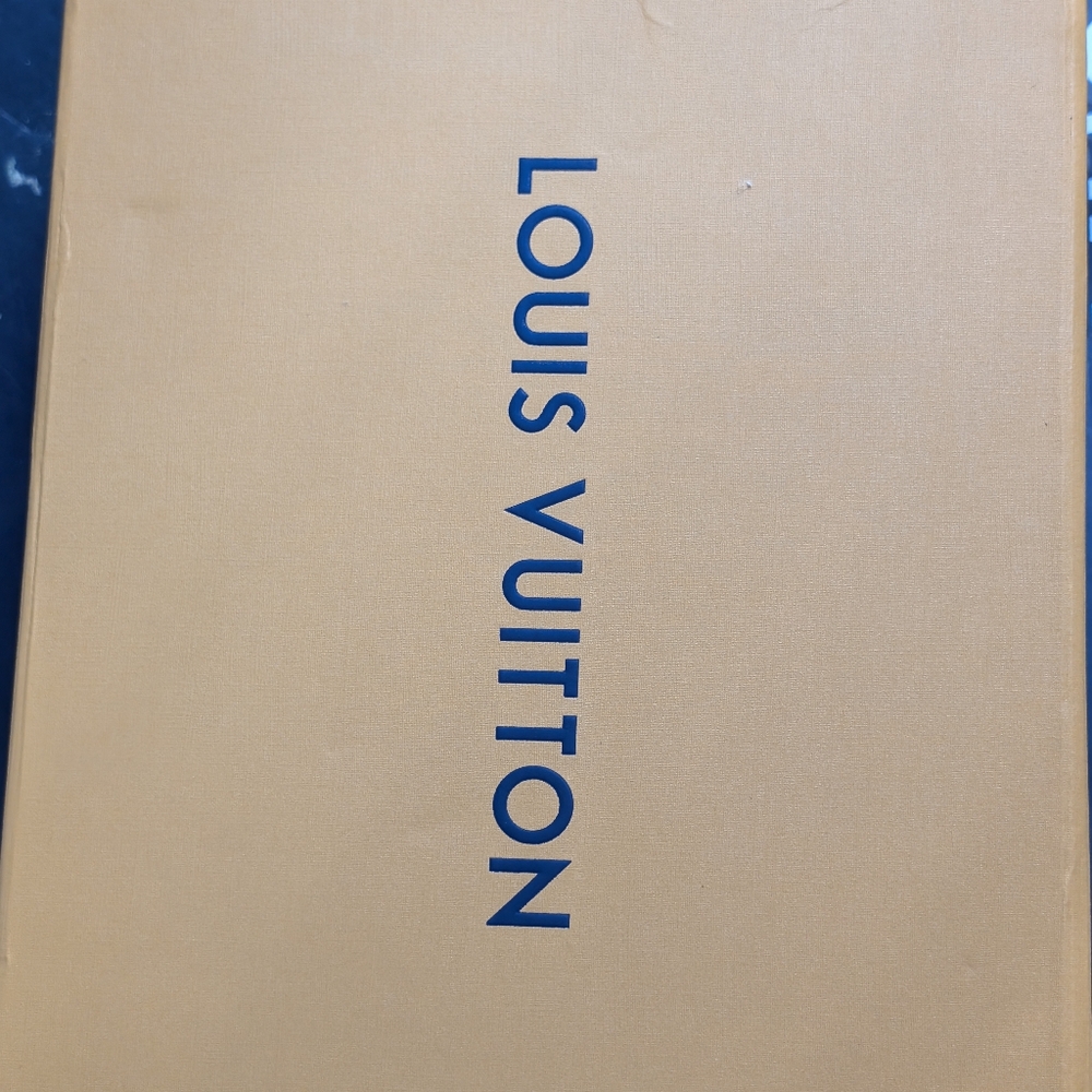 LV Capucines Nano Flower Crown: Special Edition - Picture 10 of 14